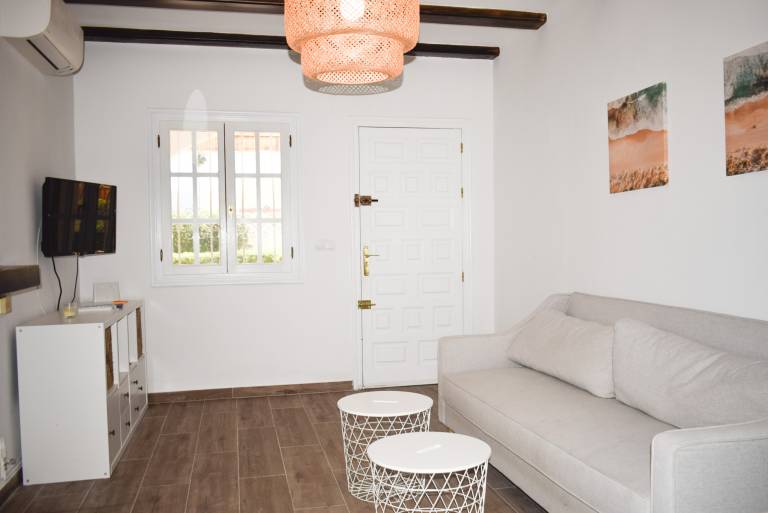 Fully equipped holiday apartment with patio, pool & yard | Pet-friendly — photo 3