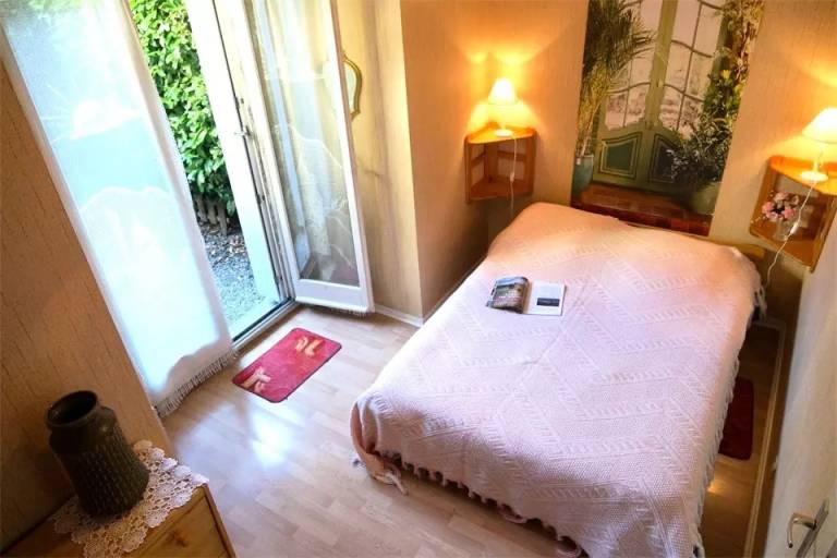 Holiday apartment with terrace & yard — photo 4
