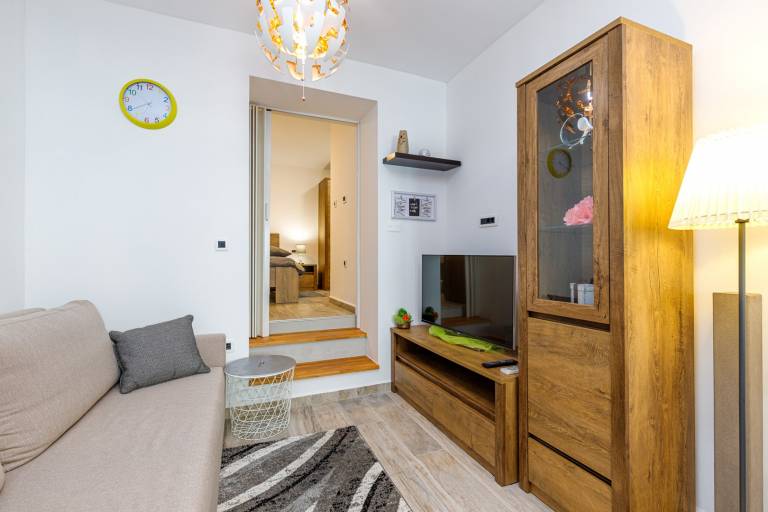 Apartment with yard, barbecue & patio | City view | Pets allowed — photo 4