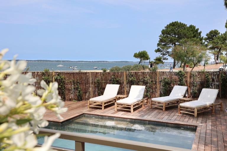 Rental apartment with jacuzzi, pool & patio — photo 3