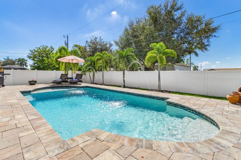 Vacation home with private pool & barbecue in Cape Coral, FL