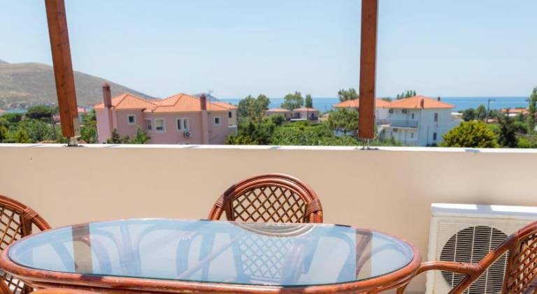 Serviced apartment with patio & garden | Next to the beach | Pets are welcome — photo 2