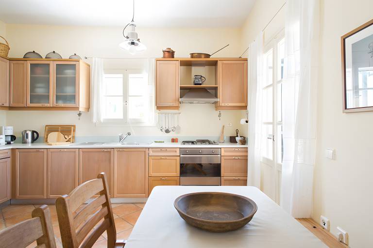 Fully equipped vacation home with garden, barbecue & terrace | Mountain view | Beach nearby | Pet-friendly — photo 4