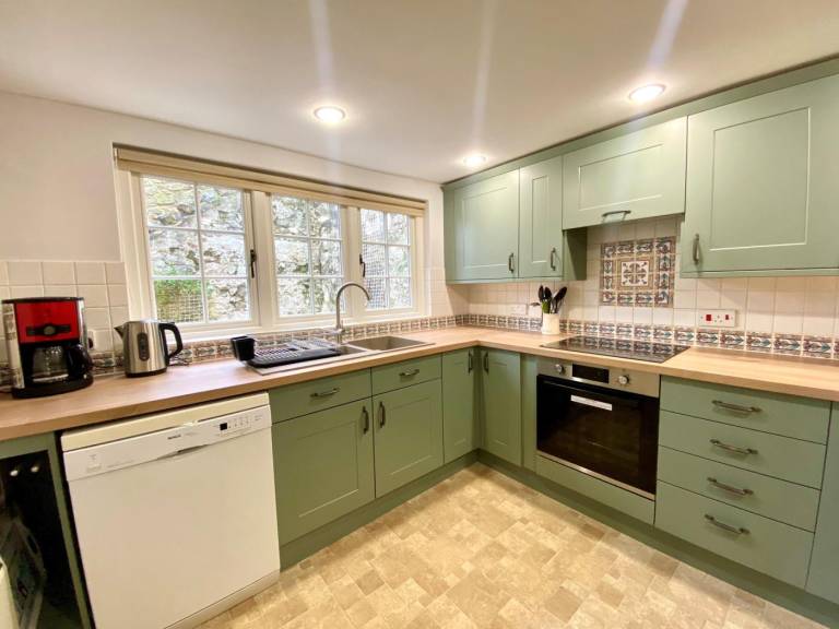 Cottage with BBQ & garden | Water view — photo 4