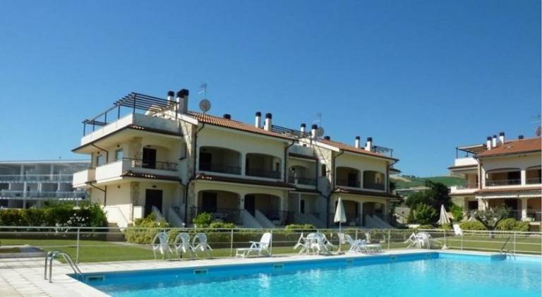 Rental apartment with pool in Pineto