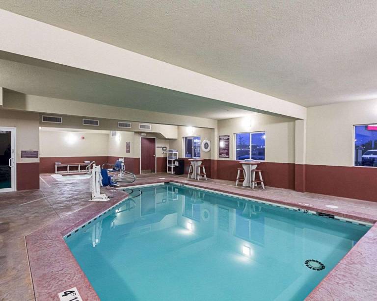 Comfort Suites Airport — photo 3