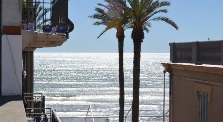 Apartment with terrace | Next to the beach | Pets allowed in Sitges