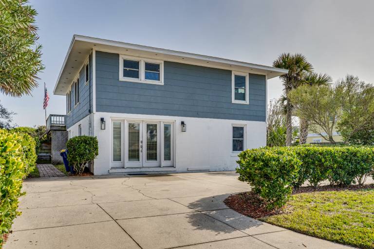 Beachfront Florida Getaway w/ Furnished Deck! — photo 3