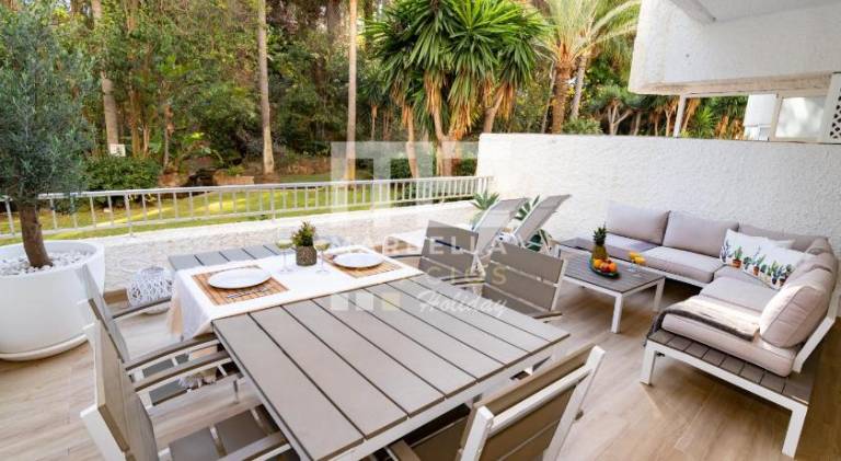 Apartment with pool — photo 5