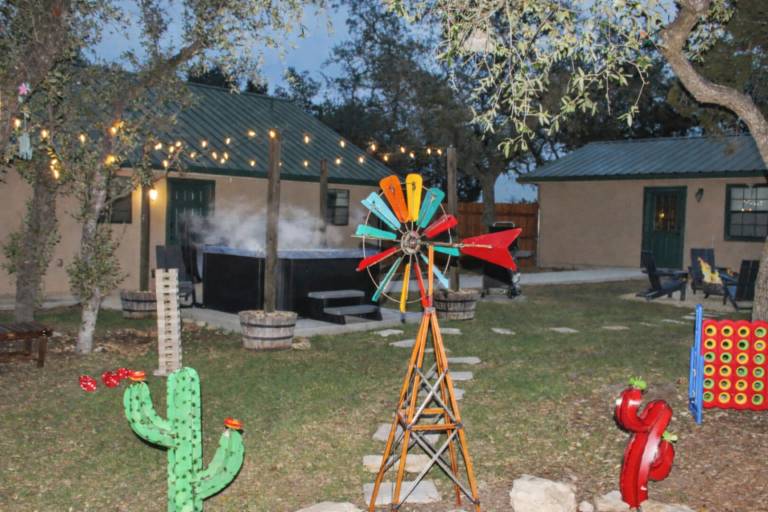 Ample vacation home with private pool | Pet-friendly — photo 4