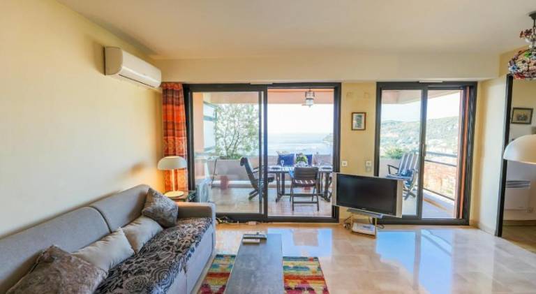 Fully equipped rental apartment with yard, pool & terrace | Beach nearby | Pets allowed — photo 2