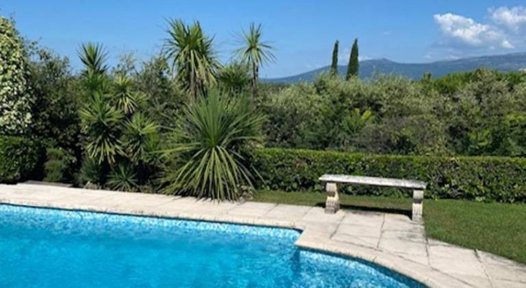 Ample villa with patio & private pool | Pets allowed — photo 3