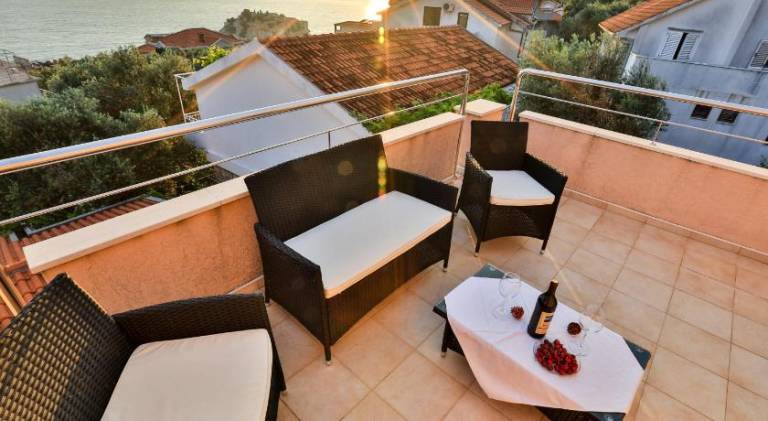 Pleasant holiday apartment with terrace, BBQ & yard | Next to the beach | Dogs allowed — photo 4