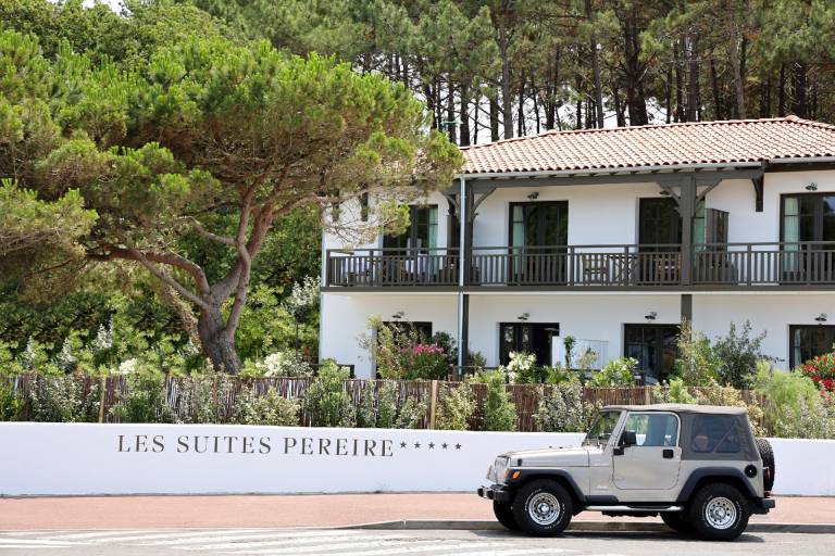 Rental apartment with jacuzzi, pool & patio in Arcachon