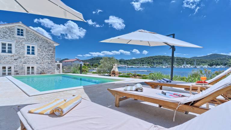 Villa Blue Bay - beachfront villa with a pool for 10 guest on island Ugljan by MyWaycation — photo 4