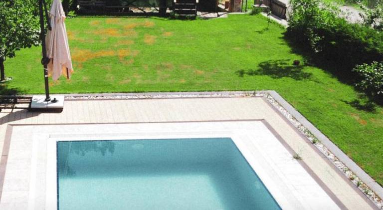 Villa with yard, terrace & private pool — photo 5