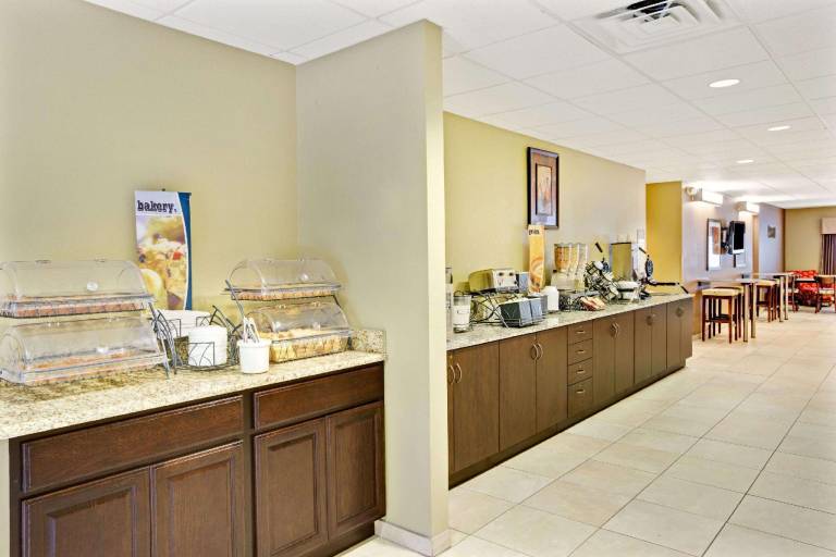Microtel Inn & Suites by Wyndham Bryson City — photo 4