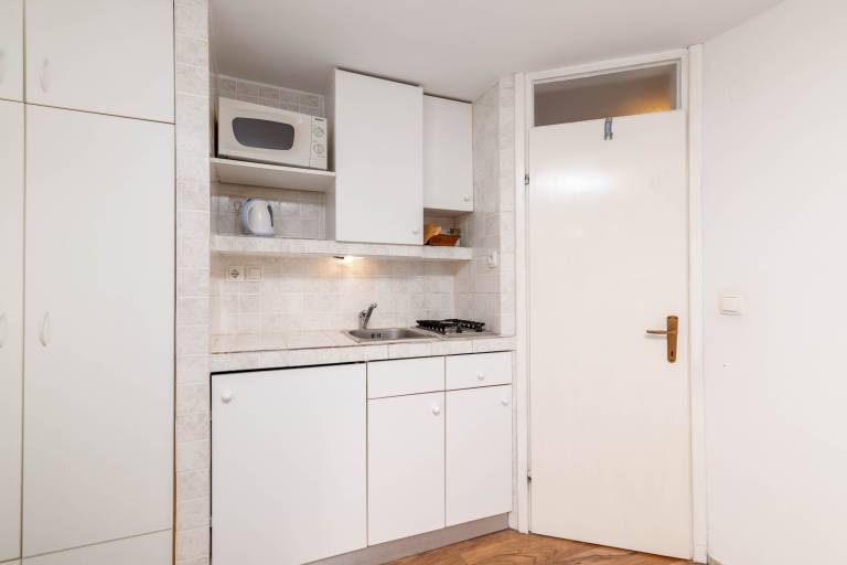 Nice studio with BBQ & patio | Pets are welcome — photo 2