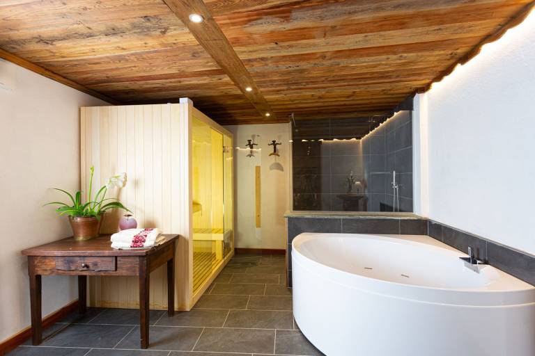 Chalet 'Casa Girod - Rascard' with Mountain View, Private Garden and Wi-Fi — photo 3