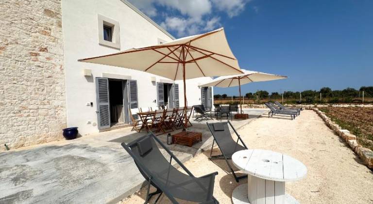 Villa with yard, barbecue & terrace — photo 5