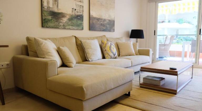 Luxury modern apartment with terrace, pool and garage! — photo 2