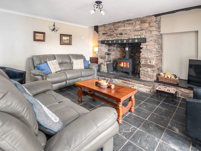 Family-oriented nice cottage with sauna, garden & hot tub | River view | Pets are welcome — photo 4