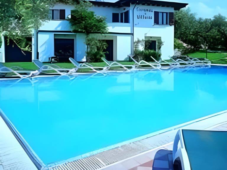 House with patio, yard & pool in Manerba del Garda