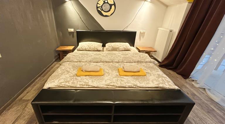 Mestia Retreat Sleeps 12 with Garden — photo 2