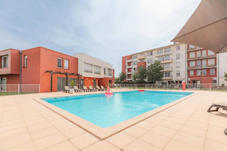 Serviced apartment with pool, garden & terrace | Perfect for remote work — photo 2
