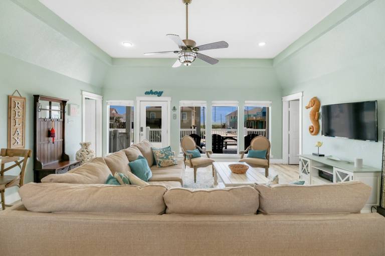 Family-oriented spacious vacation home with barbeque | Beach view | Pet-friendly — photo 5