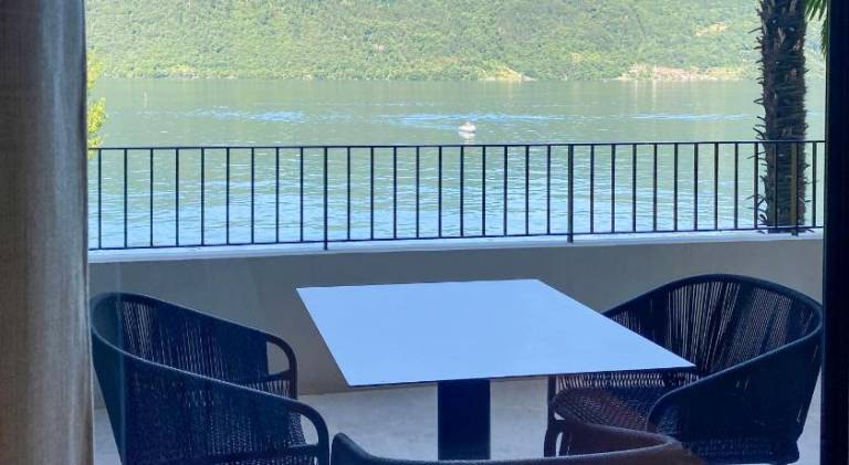Serviced apartment with pool, terrace & yard — photo 4