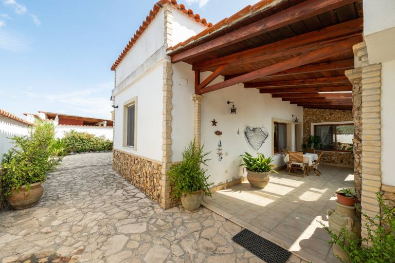 Villa with terrace, grill & garden | Garden view — photo 2