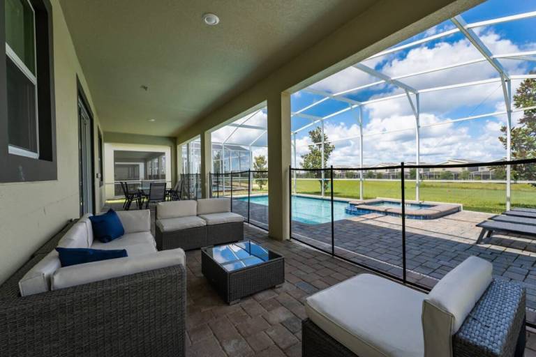 Family-oriented villa with terrace & private pool | Pet-friendly in Davenport, FL