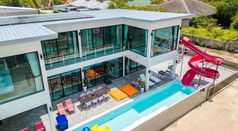 Villa with private pool, hot tub & terrace | Perfect for remote work | Pets are welcome in Hua Hin