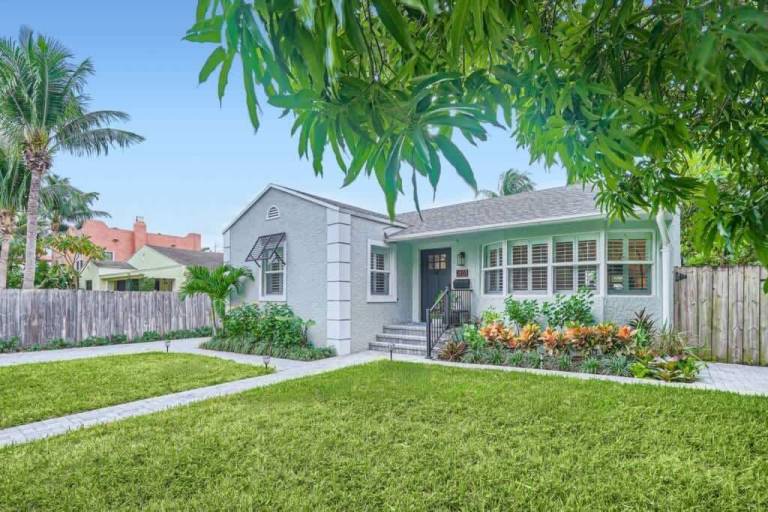 House  Palm Beach Shores