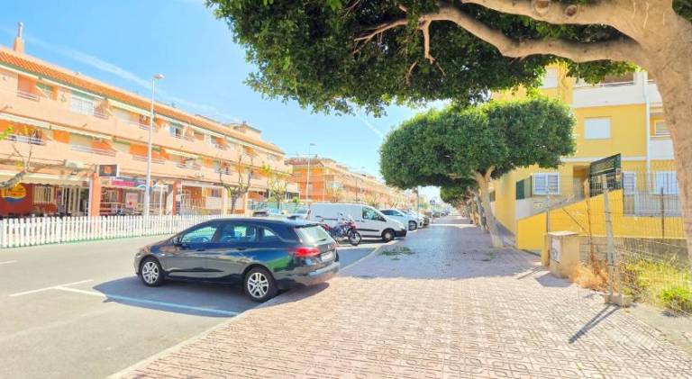 Charming holiday apartment with patio, pool & garden | Next to the beach | Dogs allowed — photo 3