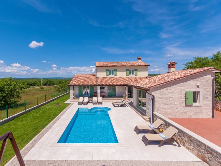 Children-friendly spacious rental with grill, pool & garden | Pool view | Pet-friendly — photo 5