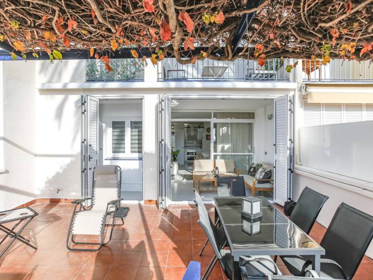 Fully equipped rental apartment with pool, terrace & yard | Sea view | Close to the beach | Pet-friendly — photo 5