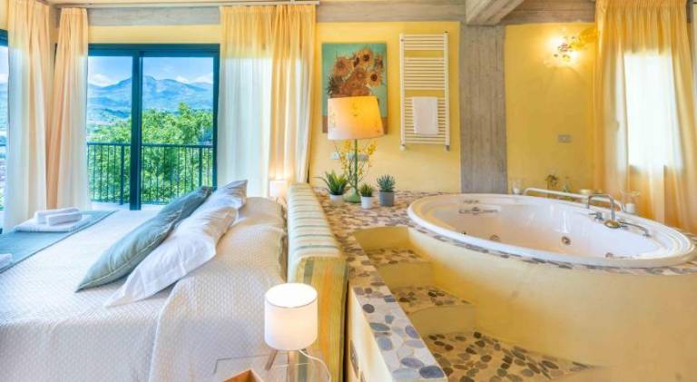 Fully equipped villa with hot tub, yard & barbeque | Suitable for remote work | Pets are welcome — photo 3