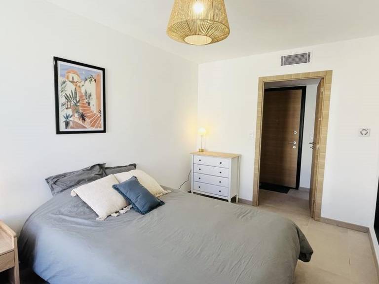 Calvi: Modern 2-BR Apartment, Sea Views, Near Beach, Parking Included — photo 4
