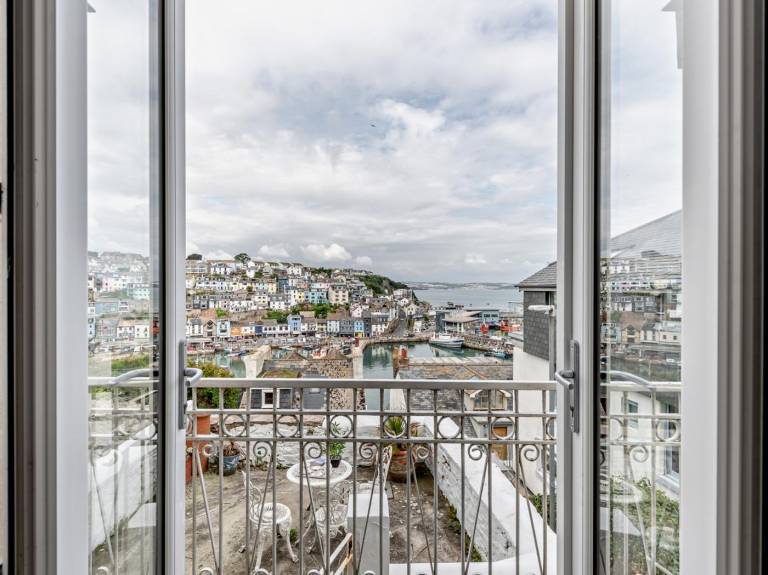 Fully equipped nice cottage with yard | Water view | Pet-friendly in Paignton