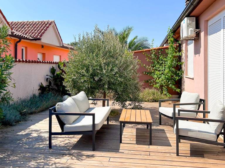 Vacation home with private pool, patio & grill | Pets are welcome — photo 5
