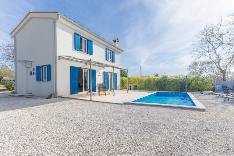 Fully equipped wonderful villa with terrace, private pool & garden | Sea view | Pet-friendly in Porec