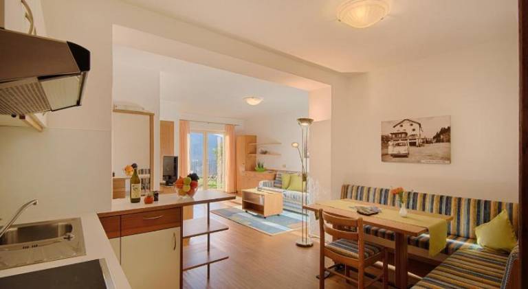Serviced apartment with yard, terrace & BBQ | Perfect for remote work | Pets are welcome — photo 3