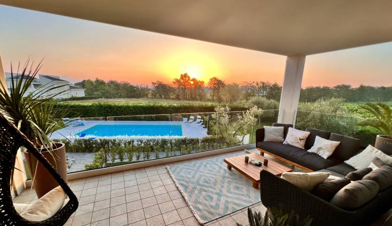 Villa with terrace, barbeque & yard — photo 4