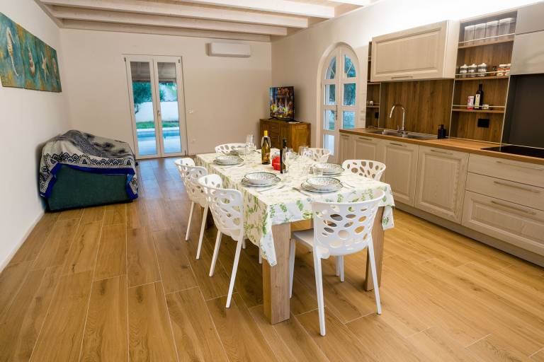 Fully equipped lovely villa with private pool, patio & yard | Pets allowed — photo 4