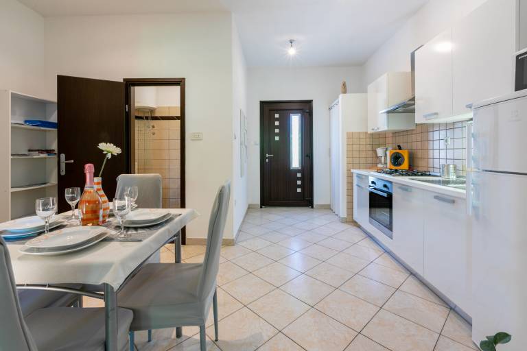 Apartment with yard & barbeque | Garden view in Crikvenica
