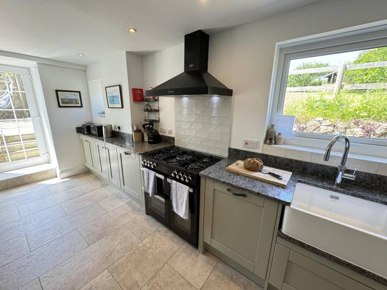 Fully equipped nice cottage with grill & yard | Beach nearby | Pet-friendly — photo 4