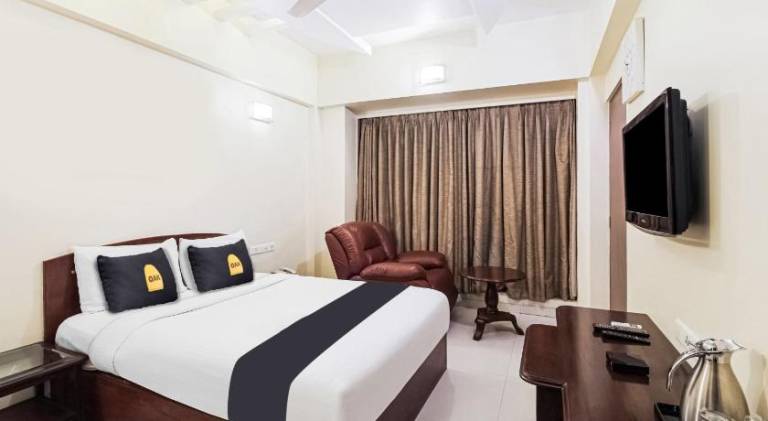 Townhouse OAK Hotel Shubhangan Near Juhu Beach in Mumbai