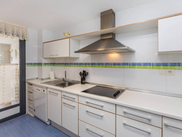 Fully equipped rental apartment with patio, pool & garden | Beach nearby | Good for workation | Pets allowed — photo 4